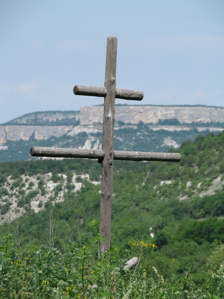 Белый крест