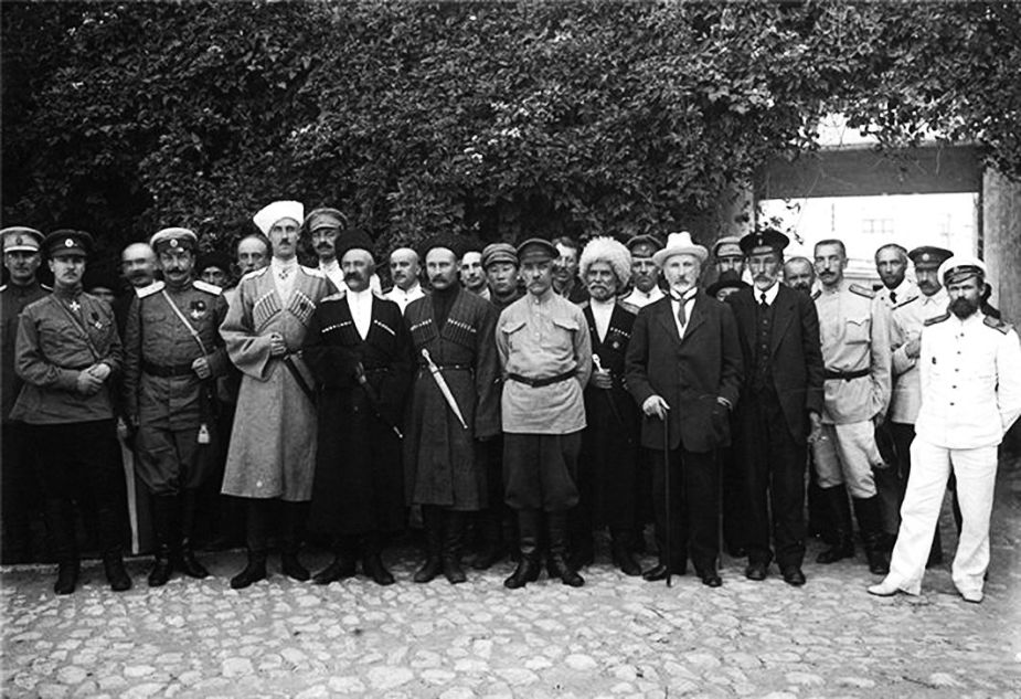 Врангель и общественность Севастополя перед Морским Собранием