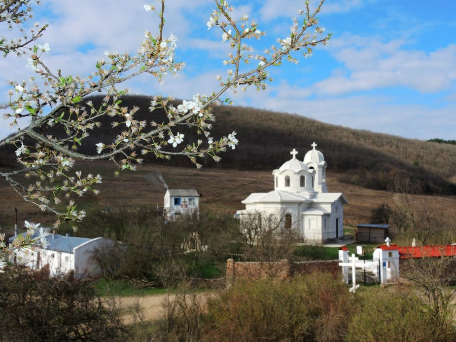 Белоснежный храм